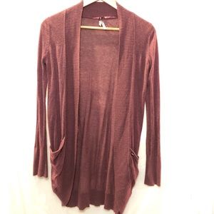 light-weight maroon cardigan w big POCKETS